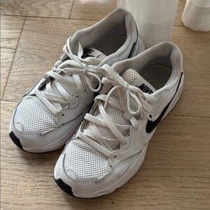 Nike White and Black Women's Sneakers